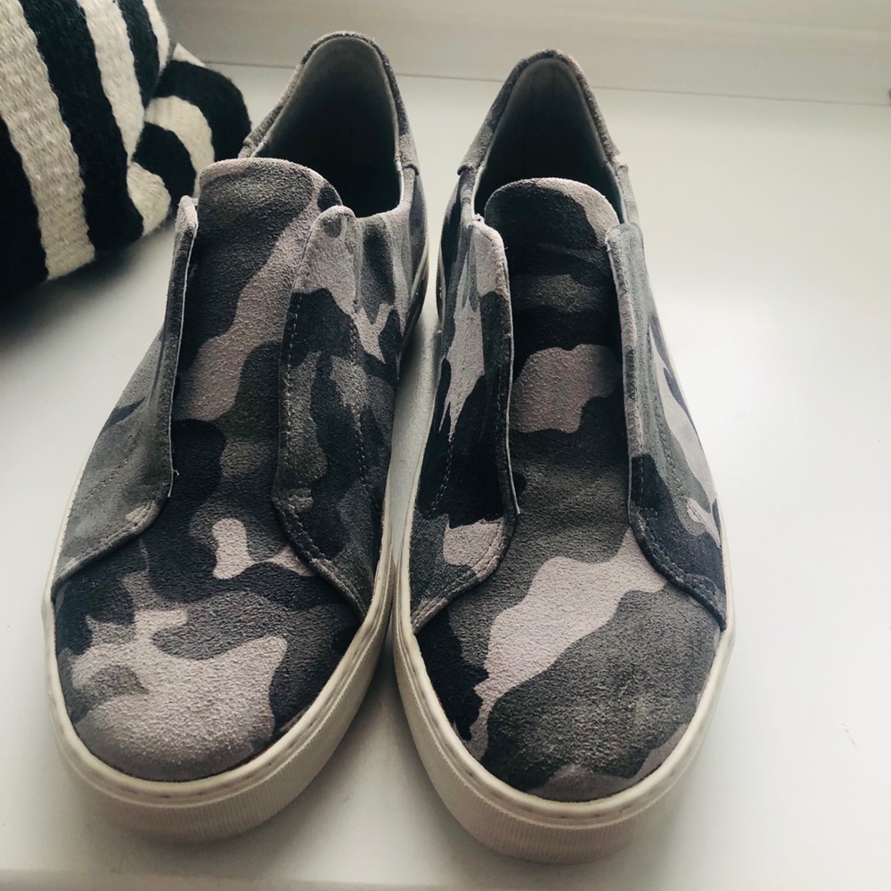 J Slides Grey Camo Alara Suede Slides - image 2